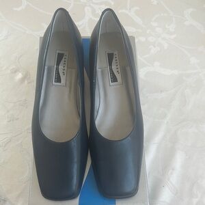 Caressa Women's Navy Leather Shoes